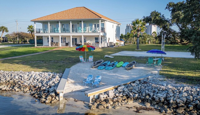 Spacious Perdido Key Retreat: Sand Volleyball, Dock, Gameroom & Beach