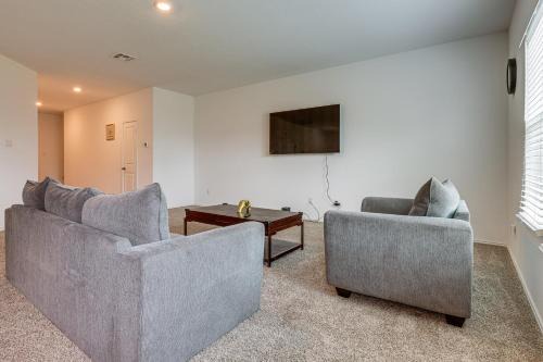 Spacious & Pet Friendly! Hill Country Home Base