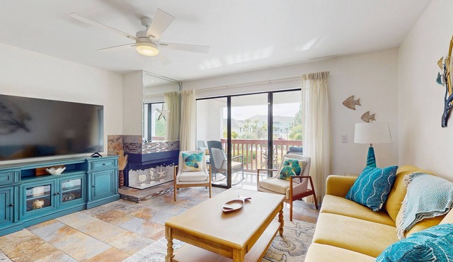 Spacious townhome with boat dock close to entertainment