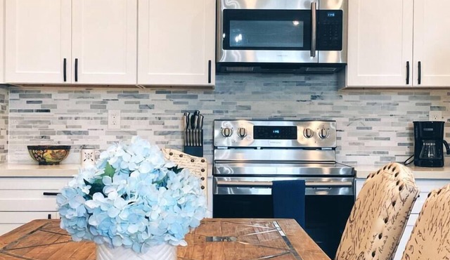 Spacious Uptown 3Br with Cozy Beds and Southern Charm
