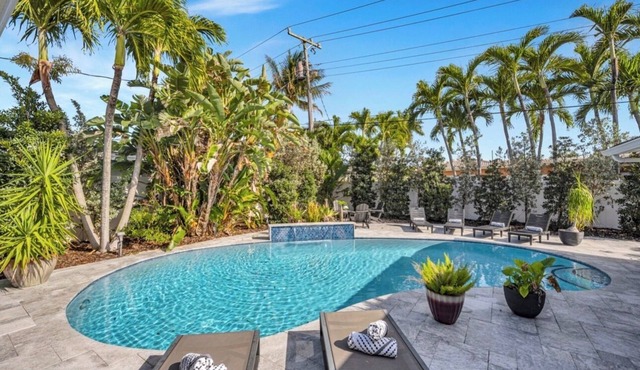 Spacious Villa With Pool & Outdoor Oasis - Close To The Beach - Sleeps 15