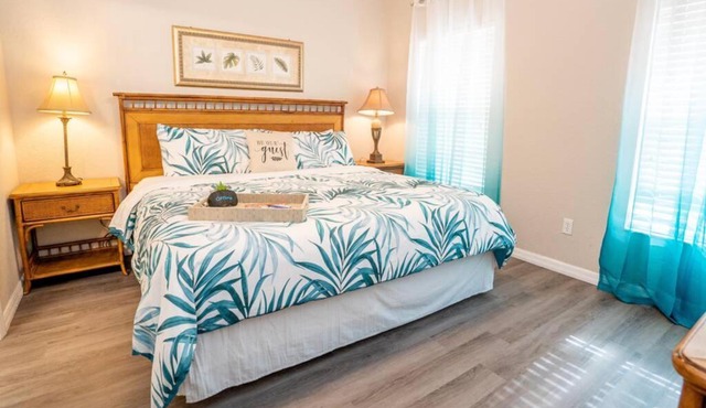 Spacious w. King bed RESORT community/Pool & Gym!!