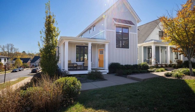 Sparkling & Joyful Charlottesville Cottage