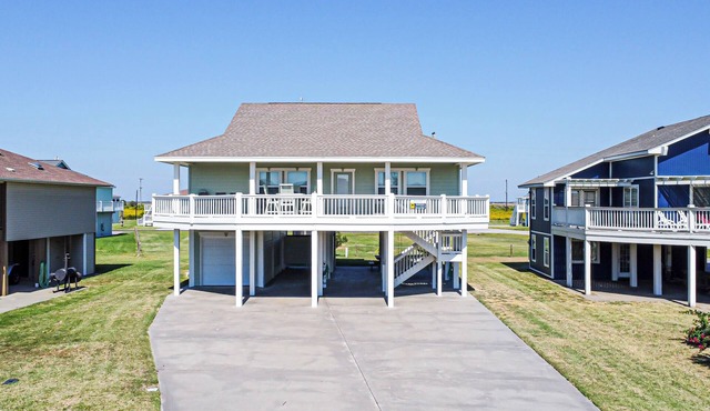 Spoonbill: 3 BR, 2 BA House in Crystal Beach, Sleeps 12