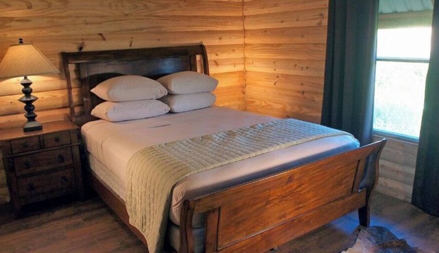 StarView Cowboy Cabin~Private Hot Tub for Two & many optional Ranch activities!