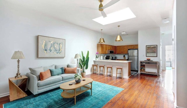 State Street Suite, Historic District | Central