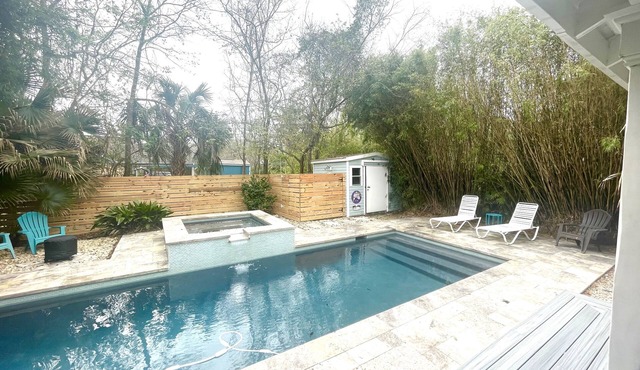 Stay at Bay Haven! A Bohemian Bungalow with a Private Pool