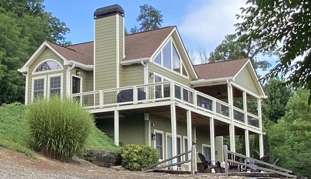 Stay at The Overlook - A Blueridge Mountain Getaway!