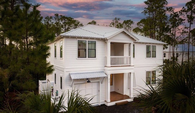 Steps to Community Pool & Seacrest! 4 Bikes Included, Beach Tram! Pet Friendly