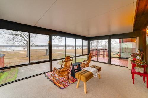 Steps to Shore: Group Getaway on Kentucky Lake!
