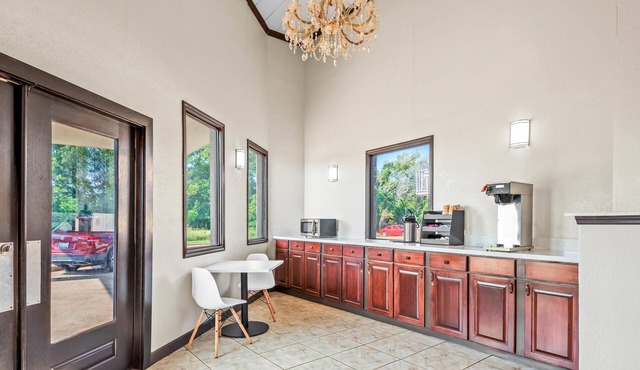 Studio 6 Hammond, LA – I12 – I55