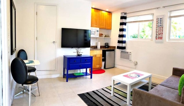 Studio in Las Olas Near FL Beach