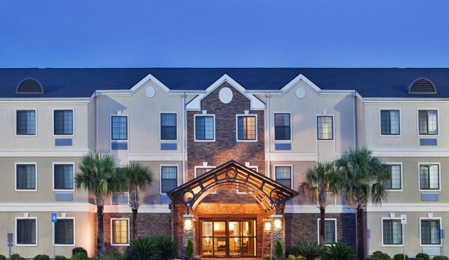 Studio Near the Savannah Airport | Seasonal Pool Access + Free Breakfast