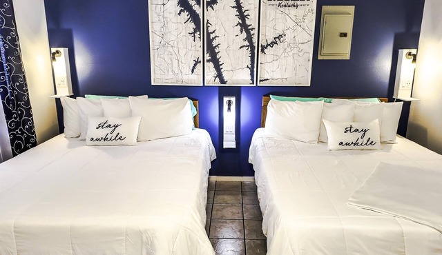Studio Rental (Sleeps 1-4) - Studio style unit with small kitchen, bathroom, & 2 Queen Beds