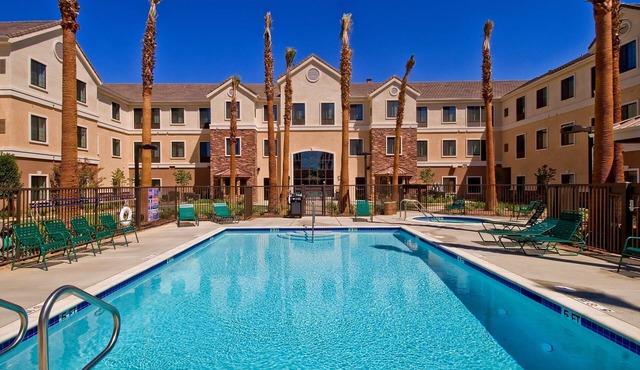 Studio Suite w/Full Kitchen in Palmdale, CA