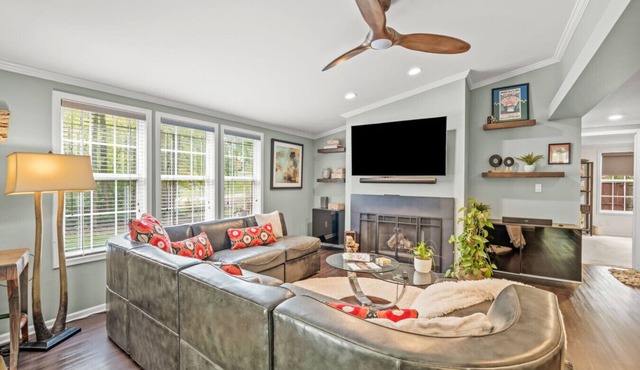 Stunning 3 Bedroom Retreat with Inspiring Backyard