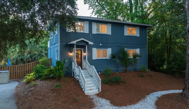 Stunning 4 bedroom beach retreat w/private pool