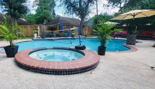 Stunning 5 Bedroom Home with Private Pool 30 Day Stays