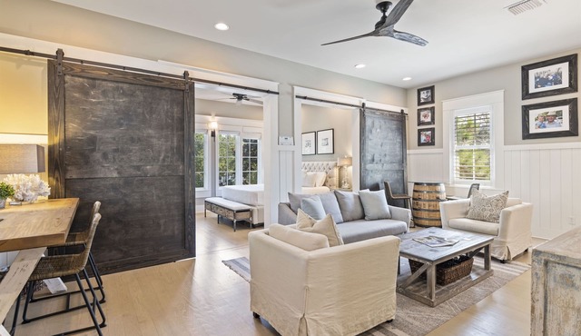 Stunning Carriage House in Watercolor | 2 Bicycles Included!