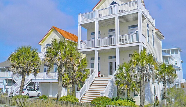 Stunning Home!! Amazing Gulf Views, Private Pool, Game Room, No Road to Cross