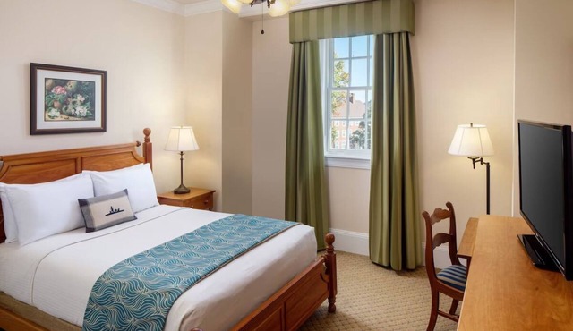 Stunning Pet Friendly Room w/Queen Bed Designed w/Elegance for Berea Trips