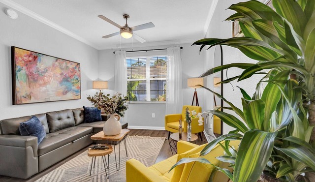 Stylish 2-Bed/2-Bath Tampa Apartment: Comfort Meets Convenience for Corporate Travelers