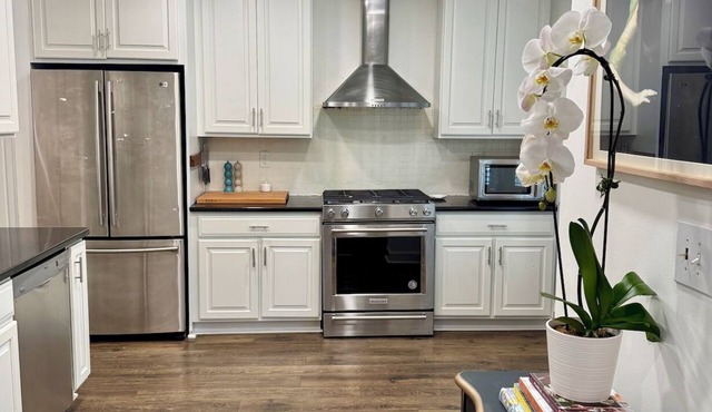 Stylish 2-Suite Home in Virginia Highland - Perfect for Work Travel