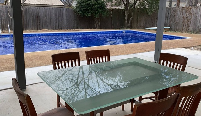 Stylish 6BR/3BA prime location close to all!