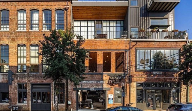 Stylish Birmingham Loft + Rooftop Lounge