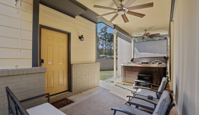 Stylish Cozy Tiny Home + Private Hot tub Covered Patio 10 min from downtown ATL