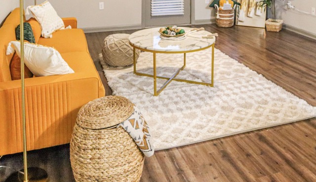 Stylish Meets Boho! Walking Distance to restaurants, shopping and Entertainment