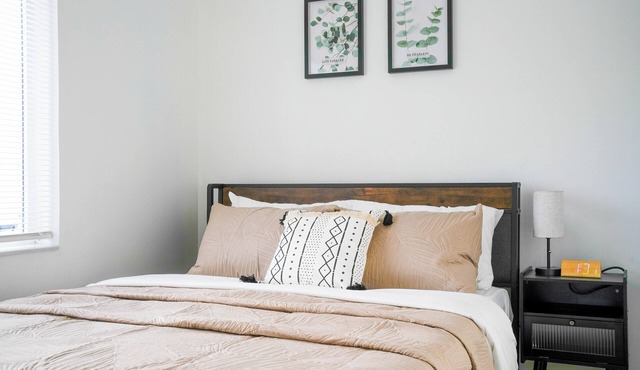 Stylish & Modern Cosmo Suite | Perfect for Couples & Getaways!