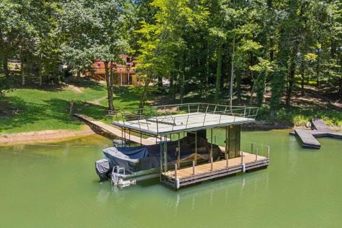 Sues Lake House