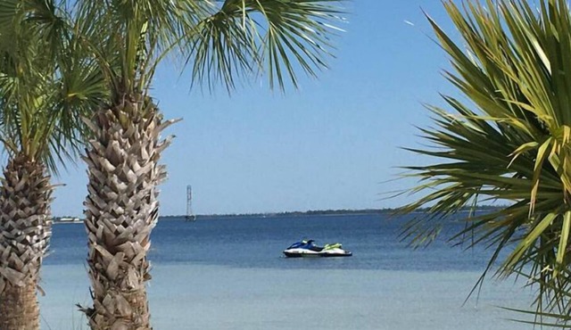 Summer 90+ day stay! Walk to Dinner, Sunsets & the Bay! Pets OK!