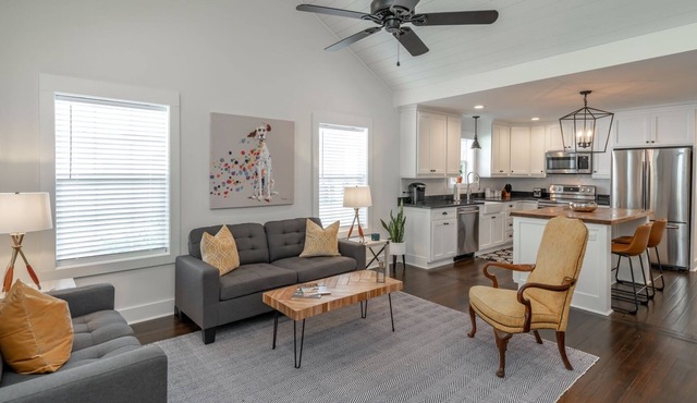 Summer Availability! 2/1 Stay in the Art District WestGVL
