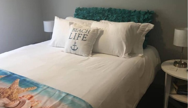 Summer Stay 90 + Days, Dinner, Sunsets & the Bay! 15 minutes to Beach. Pets OK