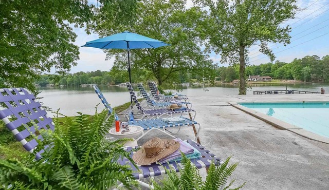 Summer Vacy/Great for World Cup Groups/30 Minutes to Mercedes-Benz/Sleeps 12/Private Pool
