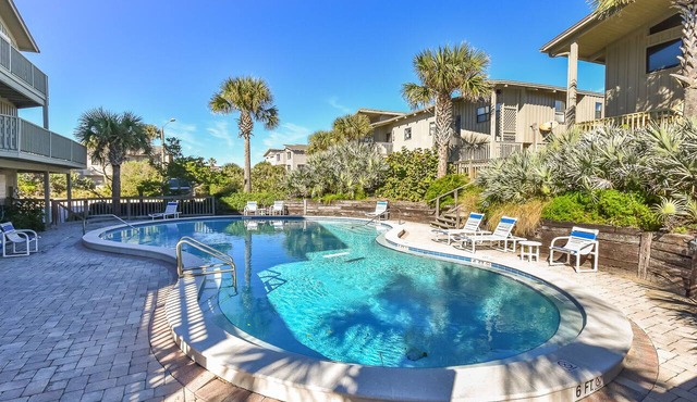 Sunny Daze Sea Dunes Townhome - Pool - Green Turtle B6 Down