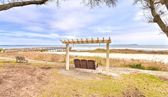 Sunroom + Beach Access: Hilton Head Condo