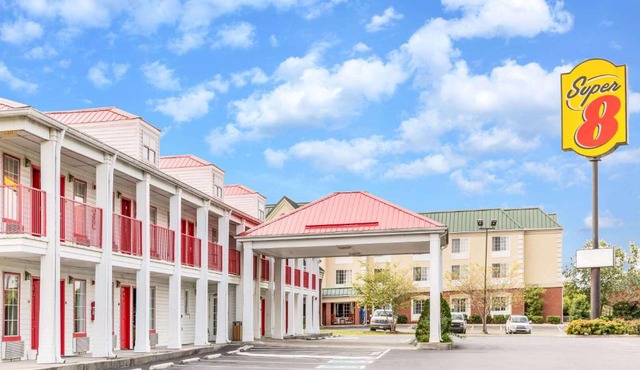 Super 8 by Wyndham Clinton TN