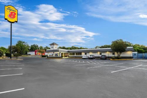 Super 8 by Wyndham Gaffney
