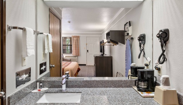 Super 8 by Wyndham Mount Vernon