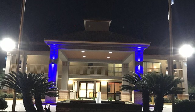 Super 8 by Wyndham Slidell