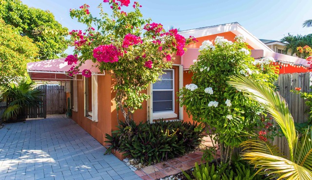 Surf Road Cottage Unit 1 - at the beach