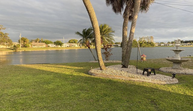 Swan Lake House in Sun City Center with 60' Screened Lanai