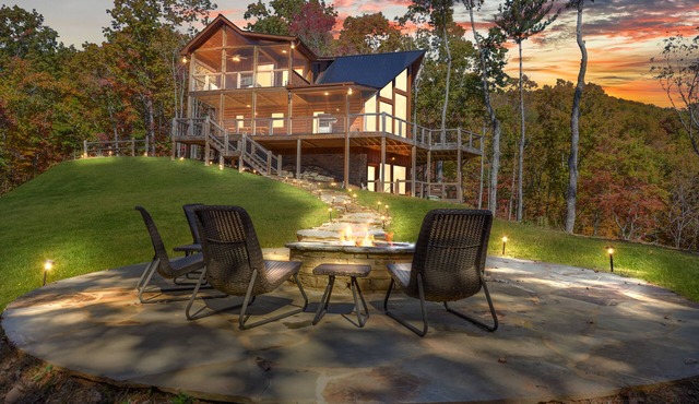Sweeping Mountain Views! Secluded, Fire pit, Hot tub, Gas Fireplaces, Game Room!