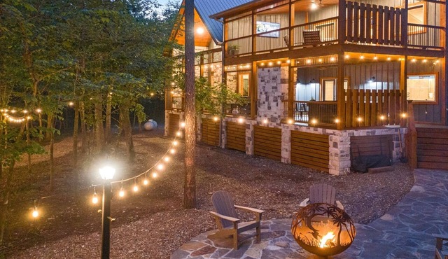 Sweet Caroline Creek-Side Cabin 🎯 Games 🔥 Hot Tub 📺 Outdoor TV