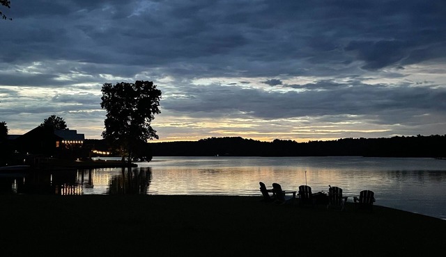 {Sweet Home Oakachoy} lake-front on Lake Martin