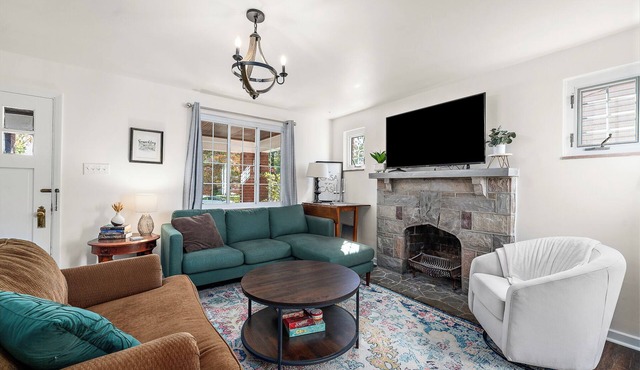 tCharming Sewickley Village House, 2BR + Office/Futon, Walk to Shops