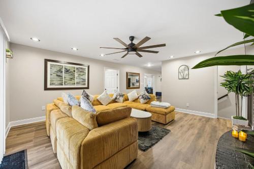 The 6BR Atlanta Retreat House-Poolside Comfort & Playful Vibes sleeps 28